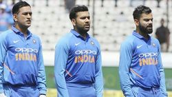 முட்டி மோதி சொதப்பிய ரோஹித் - கோலி.. செம கடுப்பான கேப்டன் தோனி.. பாக். போட்டியில் நடந்த பரபர சம்பவம்