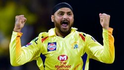 நல்லா ஆடினா கூட என்னை டீமில் எடுக்க மாட்டேங்கிறாங்க.. அந்த குரூப்பை குறி வைத்து விளாசிய மூத்த வீரர்!