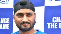 உலகம் பூரா கொரோனாவை பரப்பிவிட்டு.. இதான் சீனாவோட திட்டம்.. அதிர வைத்த ஹர்பஜன் சிங்!