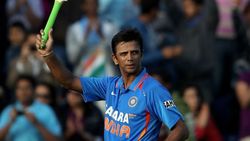 தம்பி டி20 மேட்ச்ல டொக்கு வைப்பேன்னு நினைச்சியா.. ஹாட்ரிக் சிக்ஸ்.. அதிர வைத்த டிராவிட்!