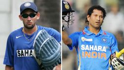 அஜித் அகர்கருக்கு தன்னுடைய க்ளவுசை பரிசாக கொடுத்த சச்சின் டெண்டுல்கர்