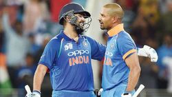 கிரவுண்டில் என்னெல்லாம் பண்ணுவாரு தெரியுமா? அந்த இந்திய வீரரின் ரகசியங்களை போட்டு உடைத்த ரோஹித்!