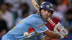 யுவராஜ் சிங் போட்ட போட்டோ.. அடிபம்ப்புல தண்ணீர் பிடிக்க நிக்கிற மாதிரியே இருக்கு!