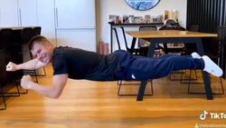 டேவிட் வார்னரின் அடுத்த அதிரடி... மேஜிக் செய்து சவால் விட்ட வார்னர்