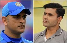 சிக்ஸ் அடிக்காமல் தடுத்து ஆடிய தோனி.. குத்திக் காட்டிய முன்னாள் பாக். வீரர்.. வெடித்த சர்ச்சை!