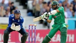 அதெல்லாம் முடியாது நாங்க ஆடியே தீருவோம்.. 10 பேருக்கு கொரோனா.. அடம்பிடிக்கும் பாக்.!