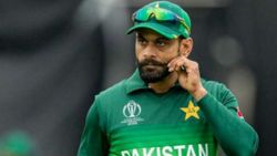 யாரைக் கேட்டு இதை வெளியில சொன்னீங்க.. கொரோனா உண்மையை சொன்ன வீரர்.. பொங்கிய பாக். கிரிக்கெட் போர்டு!