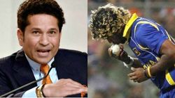 இனிமே அப்படிலாம் முத்தம் கொடுக்க முடியாது.. மூத்த வீரரை கலாய்த்த சச்சின்.. செம வைரல் போட்டோ!