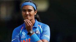 மகளிர் கிரிக்கெட்டுல டிங்கரிங் வேலையெல்லாம் எதுக்கு... ரசிகர்கள அதிகமாக ஈர்க்கறதுக்கு வேறவழி இருக்கு