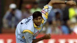 அந்த வார்த்தையை சொன்ன பாக். வீரர்.. அடுத்த பந்திலேயே “நோஸ் கட்” செய்து அனுப்பிய வெங்கடேஷ் பிரசாத்!