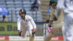 லாக்டவுனில் வீட்டிலேயே கேட்ச் பயிற்சி... உதவி செய்த அப்பா...விரித்திமான் நெகிழ்ச்சி