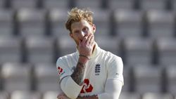 இங்கிலாந்து அணி தோல்விக்கு காரணம் இதுதான்.. கேப்டன் பென் ஸ்டோக்ஸ்-ஐ விளாசிய விமர்சகர்கள்!