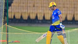 தனி விமானம்.. தோனியும் வருகிறார்.. முதல் அணியாக பறக்கும் சிஎஸ்கே.. ஜெட் வேகத்தில் பரபர திட்டம்!