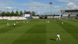 117 நாட்களுக்கு பிறகு மீண்டும் சர்வதேச கிரிக்கெட்... மழையால் பாதித்த முதல் போட்டி