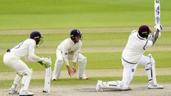 செம அடி.. 200 ரன்களைக் கூடத் தாண்டாத வெ.இண்டீஸ்.. தனியாளாக காலி செய்த இங்கிலாந்து பவுலர்!