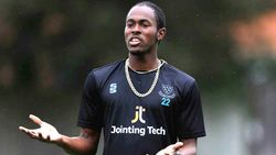 இதெல்லாம் ரொம்ப ஓவர்.. பொறுத்தது போதும்.. பொங்கி எழுந்த ஜோப்ரா ஆர்ச்சர்!