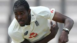 சொந்த ஊருக்கு சென்ற ஜோப்ரா ஆர்ச்சர்... அபராதம் விதித்த இங்கிலாந்து கிரிக்கெட் போர்டு