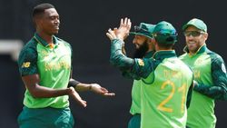 இன்னும் போகலை அந்த அழுக்கு.. விளையாட்டிலும் இருக்கு.. நிறவெறிக்கு எதிராக ஓங்கி ஒலித்த 30 குரல்கள்!