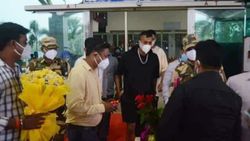 யாராவது இப்படி பண்ணுவாங்களா? தோனி பிறந்தநாளுக்காக.. பாண்டியா பிரதர்ஸ் செய்த காரியம்.. வெளியான உண்மை!