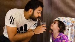 குட்டிம்மா.. பிளாஸ்டிக் எல்லாம் யூஸ் பண்ணக்கூடாது... மகளுக்கு பாடம் எடுத்த ரோகித்