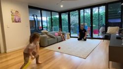 விடாத வார்னர்.. விரட்டி விரட்டி ஆடும் மகள்கள்.. அடேங்கப்பா.. இது வேற லெவல்டா!