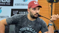 எனக்கு நடந்தது தான் சேவாக், ஹர்பஜன், ஜாகிர், கம்பீருக்கும் நடந்தது.. பிசிசிஐயை விளாசிய யுவராஜ் சிங்!