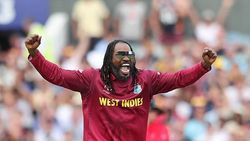 ஒரே விருந்து... ஒரே கொண்டாட்டம்... கொரோனாவிடம் தப்பித்த கிறிஸ் கெயில்