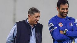 தோனி எதைப் பற்றியும் கவலைப்படவில்லை.. ரெய்னா மேட்டரை பற்றித்தான் சொன்னாரா சீனிவாசன்? பரபரப்பு!