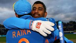 என்ன மாதிரியான நட்பு... தலையில் தூக்கி வைத்து கொண்டாடிய ஐசிசி