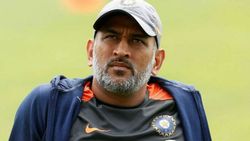 இன்னமும் பிசிசிஐ-யை நம்பிக்கிட்டு இருந்தா வேலைக்கே ஆகாது.. சைலன்ட்டாக தோனி செய்த காரியம்!