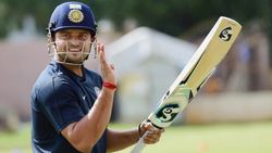 தோனியின் அன்பை பெற்ற ருதுராஜ்... ரெய்னாவிற்கு பதிலாக விளையாட வாய்ப்பு