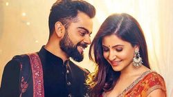 கோலி - அனுஷ்கா குழந்தையை கொஞ்சும் “கட்டப்பா” டிவில்லியர்ஸ்.. விழுந்து விழுந்து சிரிக்கும் ரசிகர்கள்!