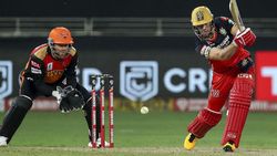 அதிரடி ஆட்டம் போட்ட டிவில்லியர்ஸ்.. ஹைதராபாத் போராட்டம் வீண்.. முதல் போட்டியிலேயே வென்ற பெங்களூர்!