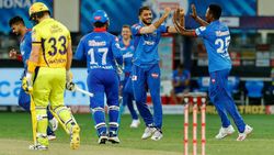 எது உங்களை தடுக்கிறது? நட்பு பார்க்க இது நேரமில்லை.. தோனிக்கு அதிகரிக்கும் நெருக்கடி.. சிக்கல்!