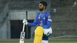 ரெய்னா, ராயுடு.. 2 ஜாம்பவான்களின் இடத்தை நிரப்பும் ருத்துராஜ்.. யார் இந்த புதிய வீரர்.. மாஸ் பின்னணி