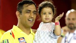 நம்ம ஸிவா அப்பா தானே இவரு.. ரசிகர்களுடன் கண்ணாமூச்சி ஆடிய தோனி.. சிஎஸ்கே அட்மின் செய்த காரியம்!