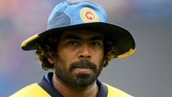 ரெய்னா - சிஎஸ்கே மேட்டரை விடுங்க.. மும்பை இந்தியன்ஸ்-இல் இருந்து விலகினார் லசித் மலிங்கா!