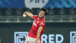 டிராவிட் கைகாட்டிய குட்டி பையன்.. கும்ப்ளேவை வியக்க வைத்த பவுலிங் ஸ்டைல்..ஐபிஎல் புது ஹீரோ இவர்தான்