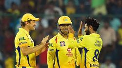 அந்த ஒரு மேட்ச் பார்த்து உலகமே ஆடிப்போனது.. தோனிக்கு பறந்த மெசேஜ்.. ரெய்னா இடத்தில் இறங்கும் வீரர்?