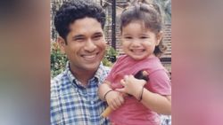 இந்த க்யூட்னஸ் எனக்கு எங்கிருந்து கிடைக்கும்.. மகளை உச்சிமுகர்ந்த சச்சின்