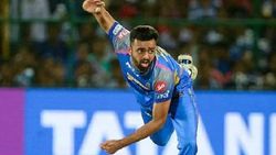 யாருப்பா அது? வார்னரை காலி செய்த தமிழக வீரர்.. ஹைதரபாத்துக்கு செக் வைத்த தினேஷ் கார்த்திக்!