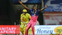 சிஎஸ்கே பிளே-ஆப் தகுதியை தட்டிப்பறித்த ராஜஸ்தான் அணி.. 6வது இடத்திற்கு முன்னேற்றம்