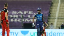 முட்டிக் கொண்ட வீரர்கள்... விதிகளை மீறினா சும்மா விடுவமா.. ஐபிஎல் பாய்ச்சல்