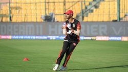 அது சிக்ஸ் தான்.. ஆனால் விக்கெட்டாக மாற்றிய இளம் வீரர்.. நம்ப மறுத்த டெல்லி கேப்டன்.. என்ன நடந்தது?