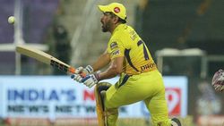 அந்த முடிவை மாற்றிய தோனி.. முதன்முறையாக சிஎஸ்கேவுக்கு அடித்த அதிர்ஷ்டம்.. தமிழக வீரர் நீக்கம்