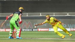 சுட்டிக் குழந்தை வந்தாலே விக்கெட்தான்.. மூணு ஓவரில் 3.. அரைசதம் போட்டு டீமை காப்பாற்றிய கேப்டன்!