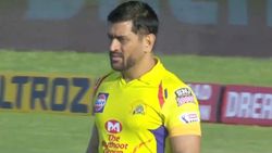 வயசாகிடுச்சி.. கொஞ்சமாவது மூளையோடு விளையாடுங்க.. தோனியை சீண்டிய முன்னாள் பாக் வீரர்.. எவ்வளவு திமிர்