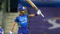 வீல்சேரில் கஷ்டப்பட்டார்.. பவுலிங் செய்ய விடவில்லை.. அவமானம்.. எழுந்து நின்று திருப்பி தந்த பாண்டியா