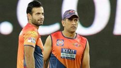 தோனியின் வயதை சொல்லி சீண்டிய பதான்.. 