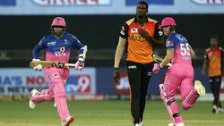 நல்லாத்தானே ஆடினீங்க.. அதுக்குள்ள ஏன் இப்படி? ஓடி வந்த உத்தப்பா.. தடுத்த ஸ்டோக்ஸ்.. பரபர திருப்பம்!